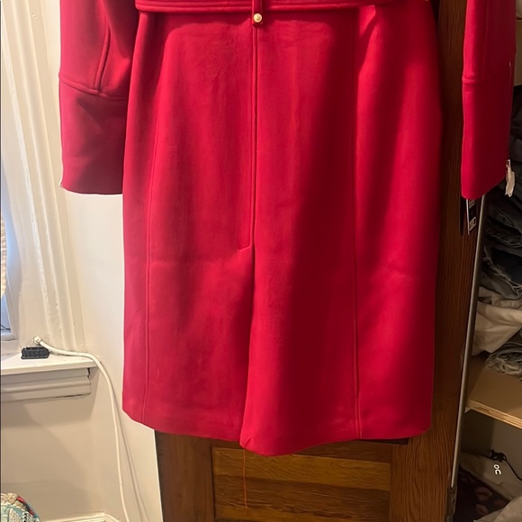 Luxurious Red Fur-Trimmed Coat - Picture 5 of 5